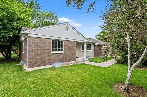 1 Castle Dr, Kettering, OH 45429