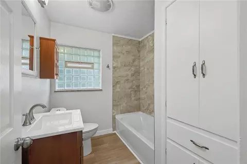 Bath - 1 Castle Dr, Kettering, OH 45429 photo 1 of 3