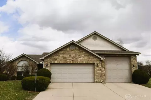 6822 Grovebelle Dr, Huber Heights, OH 45424