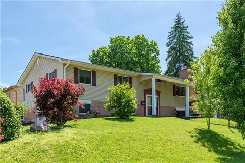 5798 Redbird Ct, Riverside, OH 45431