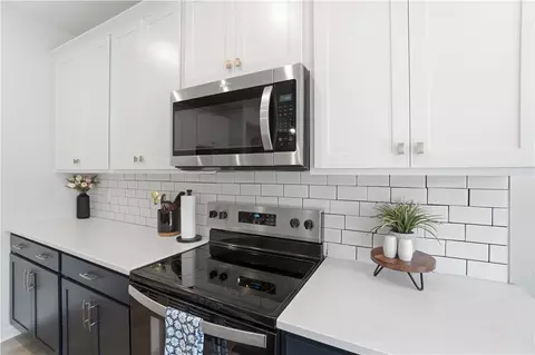 Kitchen - 392 David Lee Ct, Monroe, OH 45050 photo 5 of 7