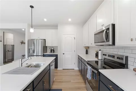 Kitchen - 392 David Lee Ct, Monroe, OH 45050 photo 2 of 7