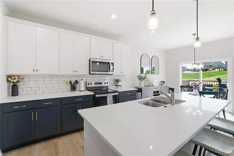 Kitchen - 392 David Lee Ct, Monroe, OH 45050 photo 4 of 7