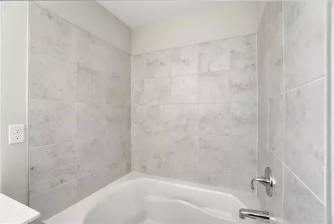 Bath - 392 David Lee Ct, Monroe, OH 45050 photo 5 of 7