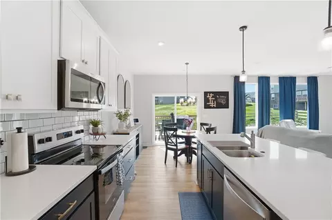 Kitchen - 392 David Lee Ct, Monroe, OH 45050 photo 3 of 7
