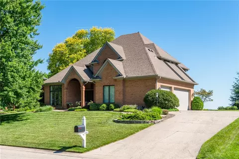 560 Heatherwoode Cir, Springboro, OH 45066