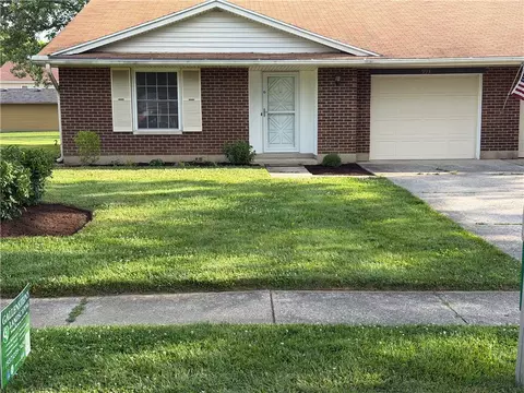 993 Princewood Ave, Centerville, OH 45429