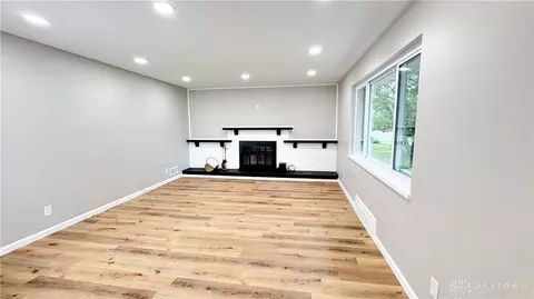 Living - 1132 Cloverfield Ave, Kettering, OH 45429 photo 2 of 2
