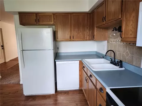 Kitchen - 2250 Coach Dr #E, Kettering, OH 45440 photo 2 of 2