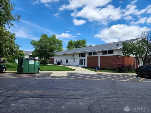Exterior - 2250 Coach Dr #E, Kettering, OH 45440 photo 5 of 5