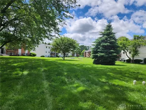Exterior - 2250 Coach Dr #E, Kettering, OH 45440 photo 2 of 5
