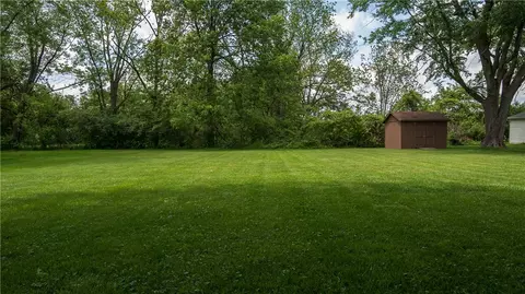 Exterior - 29 Gordon Rd, Springfield, OH 45504 photo 9 of 11