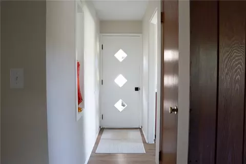 Entry Way - 29 Gordon Rd, Springfield, OH 45504 photo 2 of 2