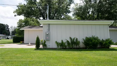 Exterior - 29 Gordon Rd, Springfield, OH 45504 photo 4 of 11