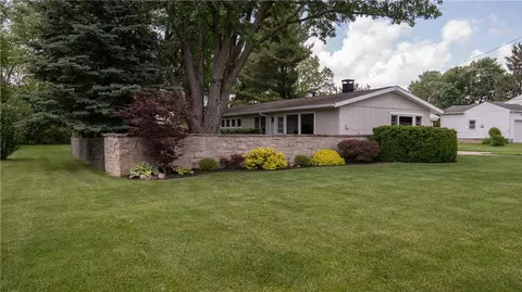 Exterior - 29 Gordon Rd, Springfield, OH 45504 photo 3 of 11