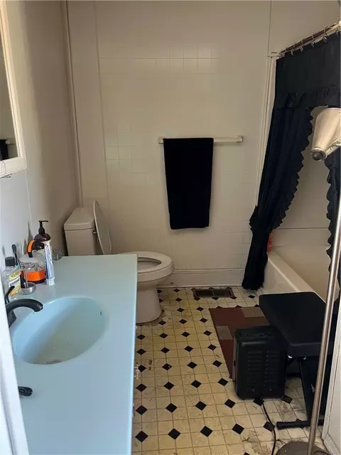 Bath - 1223 Lagonda Ave, Springfield, OH 45503 photo 3 of 3
