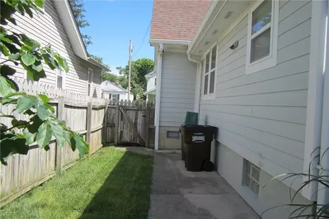 Exterior - 1448 Southlyn Dr, Kettering, OH 45409 photo 4 of 7