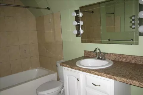 Bath - 1448 Southlyn Dr, Kettering, OH 45409 photo 2 of 3