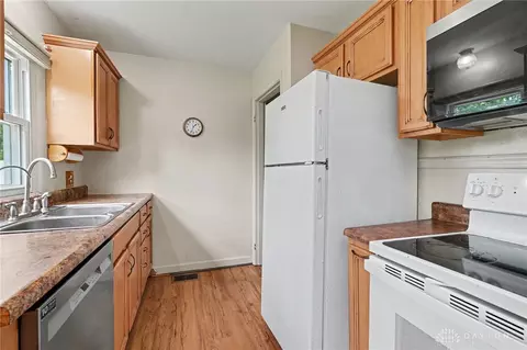 Kitchen - 1663 Pershing Blvd, Dayton, OH 45410 photo 2 of 3