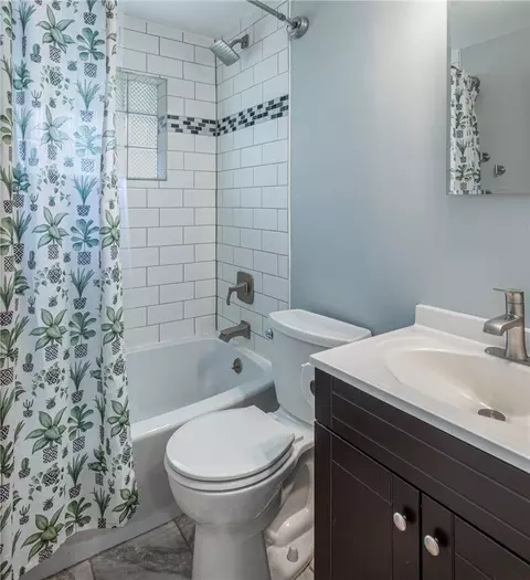 Bath - 1572 Lanbury Dr, Kettering, OH 45439 photo 1 of 1