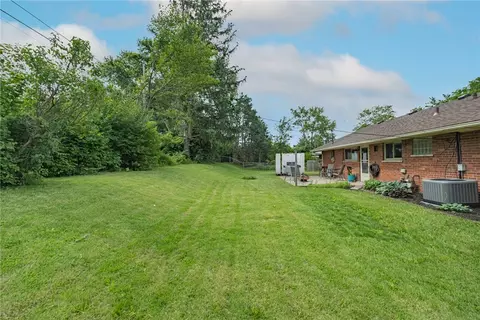 Exterior - 1572 Lanbury Dr, Kettering, OH 45439 photo 2 of 4