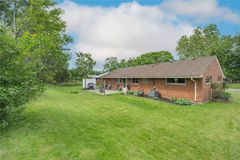 Exterior - 1572 Lanbury Dr, Kettering, OH 45439 photo 3 of 4