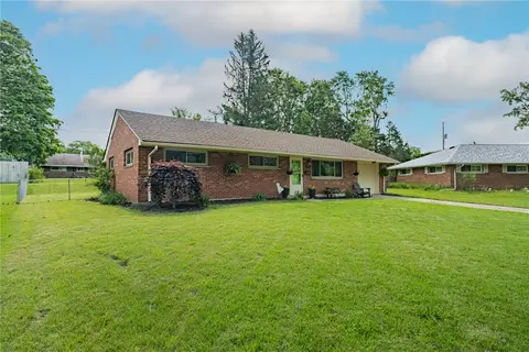 Exterior - 1572 Lanbury Dr, Kettering, OH 45439 photo 4 of 4