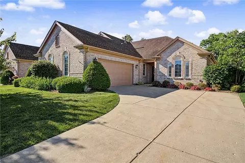 6846 Lorien Woods Dr, Dayton, OH 45459