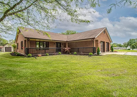 40 Lakengren Dr, Eaton, OH 45320