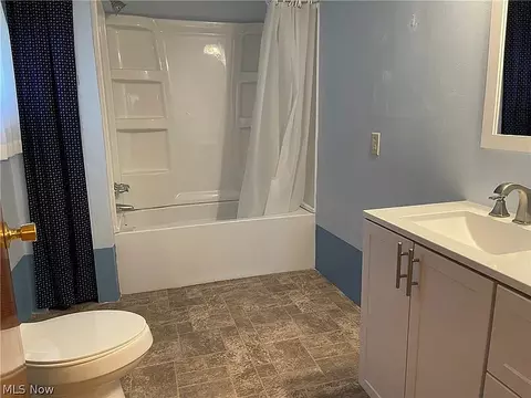 213 Smithfield St, Dillonvale, OH 43917 photo 3