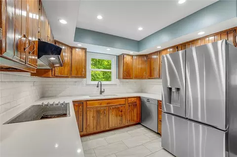 Kitchen - 5003 Lausanne Dr, Centerville, OH 45458 photo 2 of 3