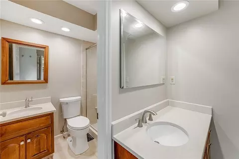 Bath - 5003 Lausanne Dr, Centerville, OH 45458 photo 3 of 5