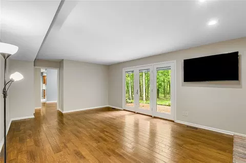 Living - 5003 Lausanne Dr, Centerville, OH 45458 photo 6 of 7
