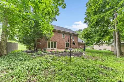 Exterior - 5003 Lausanne Dr, Centerville, OH 45458 photo 7 of 9