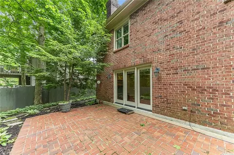 Exterior - 5003 Lausanne Dr, Centerville, OH 45458 photo 2 of 9