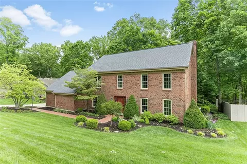 Exterior - 5003 Lausanne Dr, Centerville, OH 45458 photo 8 of 9