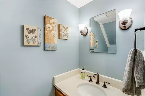 Bath - 5003 Lausanne Dr, Centerville, OH 45458 photo 1 of 5