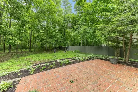 Exterior - 5003 Lausanne Dr, Centerville, OH 45458 photo 3 of 9