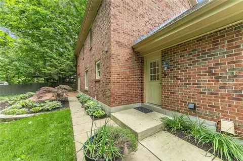 Exterior - 5003 Lausanne Dr, Centerville, OH 45458 photo 4 of 9