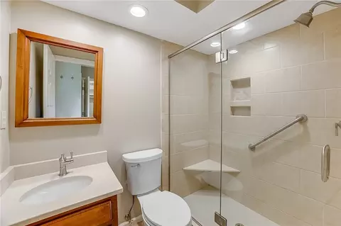 Bath - 5003 Lausanne Dr, Centerville, OH 45458 photo 4 of 5