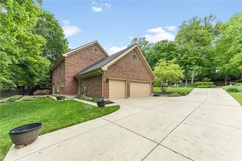 Exterior - 5003 Lausanne Dr, Centerville, OH 45458 photo 5 of 9
