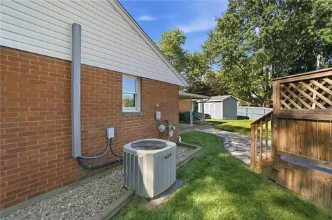 Exterior - 3081 Viewcrest Pl, Kettering, OH 45420 photo 6 of 10