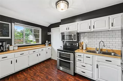 Kitchen - 1537 Marilyn Ave, Kettering, OH 45420 photo 1 of 2