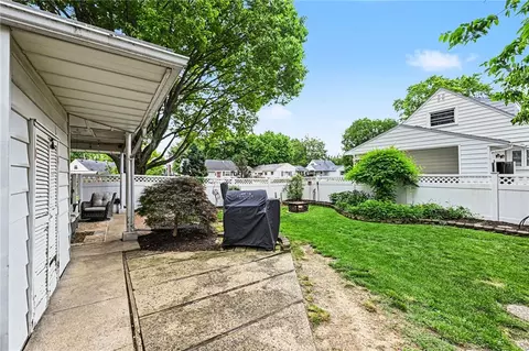 Exterior - 1537 Marilyn Ave, Kettering, OH 45420 photo 6 of 11