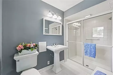 Bath - 202 Marchester Dr, Kettering, OH 45429 photo 2 of 3