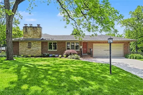 Exterior - 202 Marchester Dr, Kettering, OH 45429 photo 3 of 8