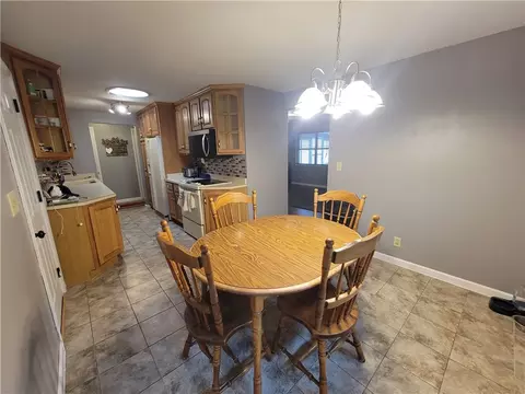 Dining - 5408 Ottawa Dr, Fairborn, OH 45324 photo 1 of 2
