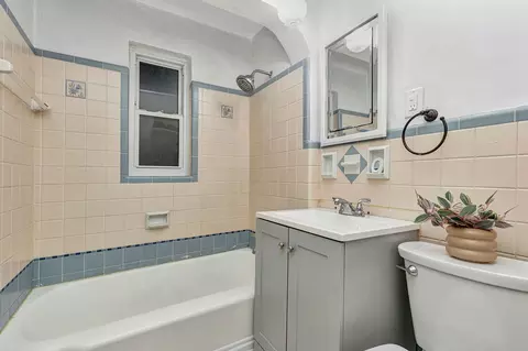 Bath - 2933 Boudinot Ave, Cincinnati, OH 45238 photo 2 of 3
