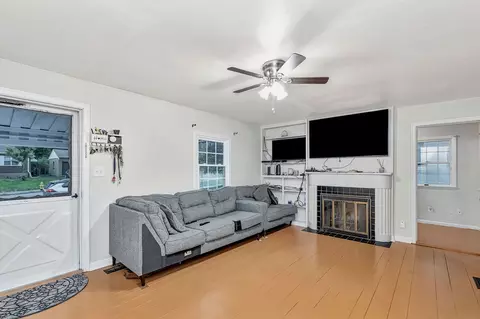 Living - 2933 Boudinot Ave, Cincinnati, OH 45238 photo 2 of 3