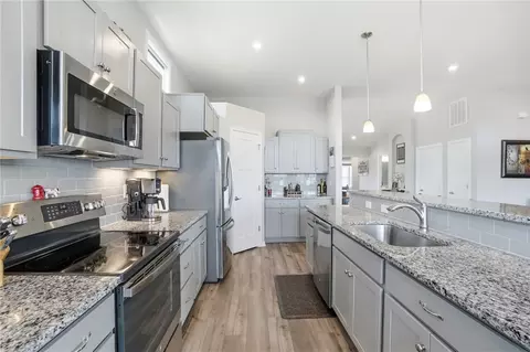 Kitchen - 13 Pebble Brook Pl, Springboro, OH 45066 photo 3 of 6